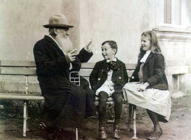 Leo Tolstoy telling a story to his grandchildren, 1909